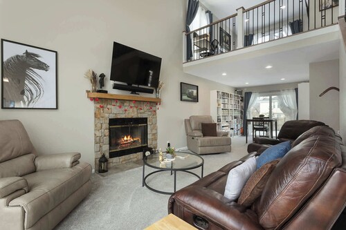 Large Groups|Sleeps 12+KingBeds_Mins to GEHA