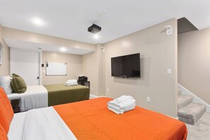 5 habitaciones, tabla de planchar con plancha, cuna de viaje y wifi 