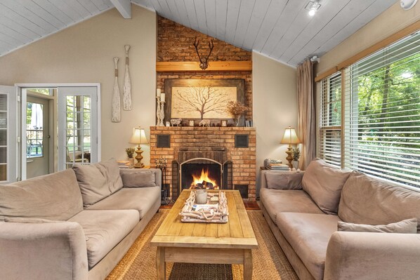 Interior - Private Pool, Walk To Beach, Fire Pit, Fireplace (New Buffalo)