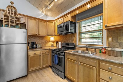 Private Pool, Walk To Beach, Fire Pit, Fireplace