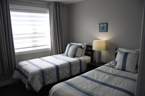 3 chambres, fer et planche à repasser, Wi-Fi, draps fournis