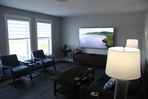 TV - Tranquility Vacation Home (Crow Head)