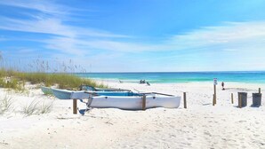 Beach - Pier Park Paradise! Gulf Retreat, Private Pool, Sleeps 24 (Panama City Beach)