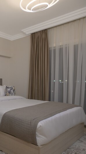 Elite Studio | Living area | 50-inch flat-screen TV with premium channels - Sokon Residence Rehab (New Cairo)
