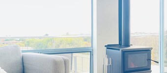 Beach, sunsets, explore, relax. Linen, bikes, games, food essentials provided!