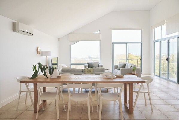 Smart-tv en een open haard