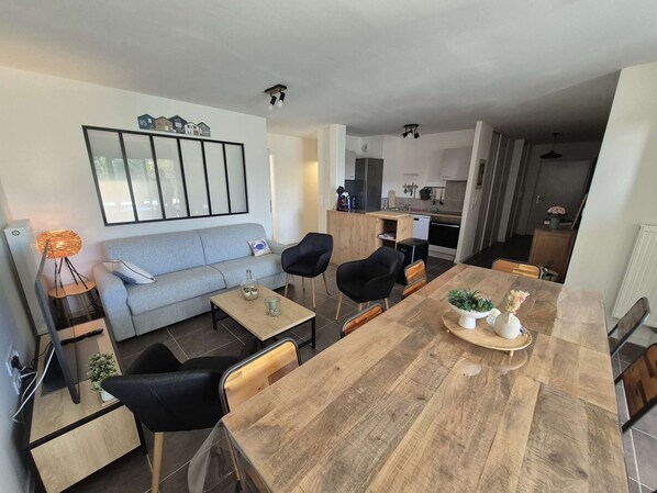 TV - 3-bedroom apartment in Stella-plage with parking and pets allowed (Cucq-Stella Plage)