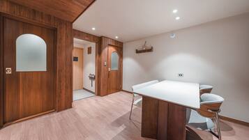 Superior Room | Soundproofing, free WiFi, bed sheets