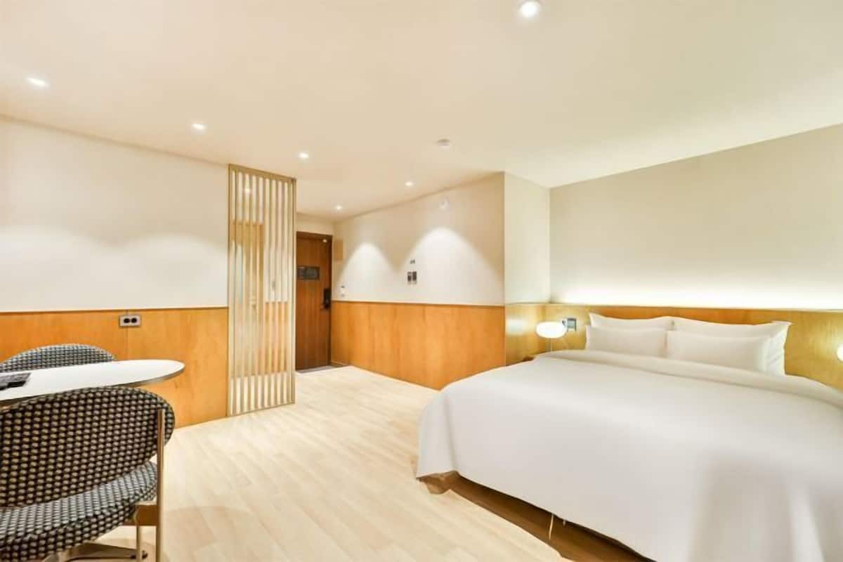 1 bedroom, soundproofing, free WiFi, bed sheets