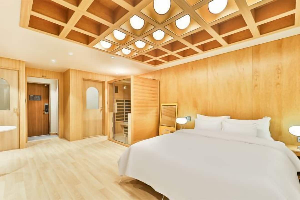 1 bedroom, soundproofing, free WiFi, bed sheets