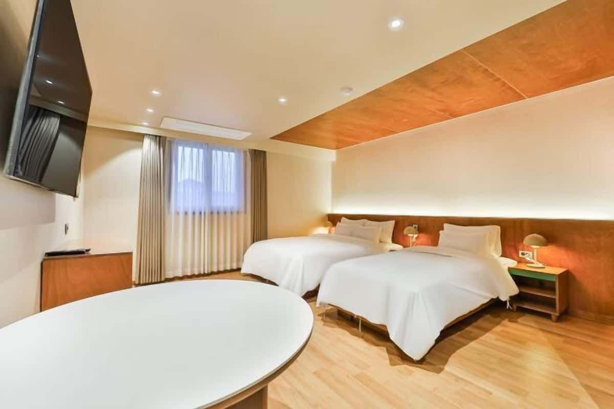 1 bedroom, soundproofing, free WiFi, bed sheets