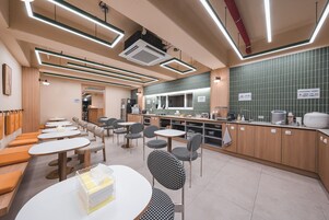 Ilmainen päivittäinen buffetaamiainen