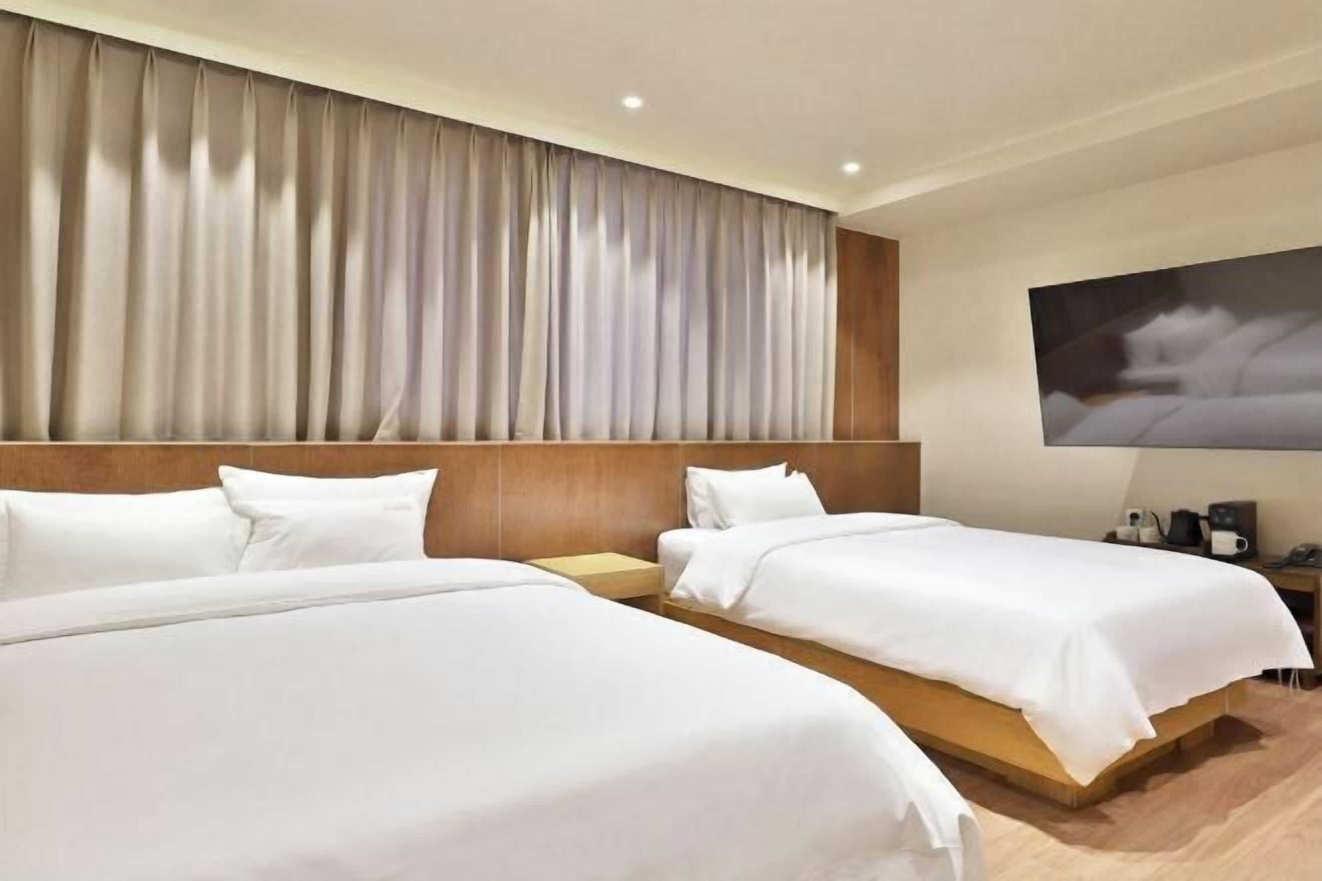 Quartos à prova de som, Wi-Fi de cortesia, roupa de cama