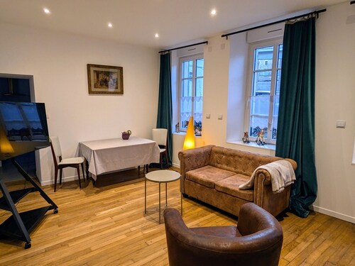 Romantic apartment in Verdun with private parking