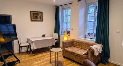 Romantic apartment in Verdun with private parking