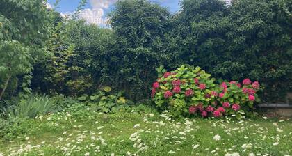 Romantic apartment in Verdun with private parking