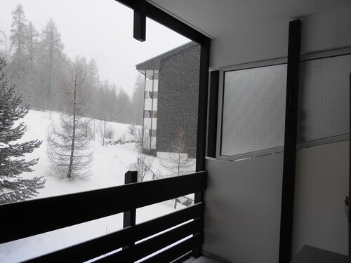 Comfortable studio for 4 with balcony and parking in Sauze