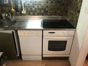 Frigorifero, microonde, forno, lavastoviglie