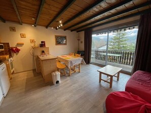 Interior - South-Facing 2-Room Apartment with Balcony, Sleeps 4, Dishwasher - Barcelonnette (Barcelonnette)
