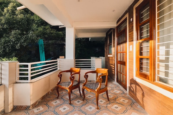 Three-Bedroom Apartment with Balcony | Vista al valle