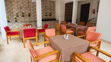 Continental breakfast for a fee on weekends