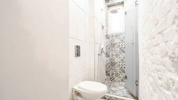 Secador de pelo y toallas