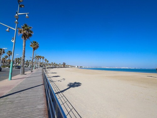 Apartment Near the Beach with Terrace and Air Conditioning