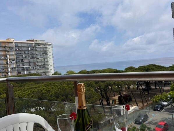 Property grounds - Family apartments in Blanes - 2 bedrooms, pool, WiFi (Blanes)