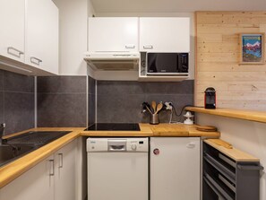 Microwave, dishwasher, coffee/tea maker, toaster