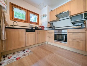 Kylskåp, mikrovågsugn och diskmaskin