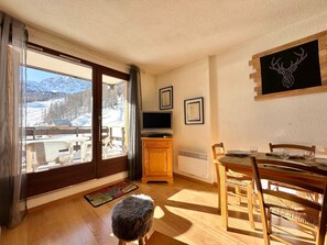 Dining - Ski-in/ski-out apartment, bright, for 4 guests in Vars (Vars)