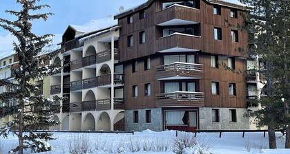 Comfortable apartment for 6, near slopes, mountain view