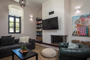 TV, books - Villa Lou with Private Pool (rhodes)