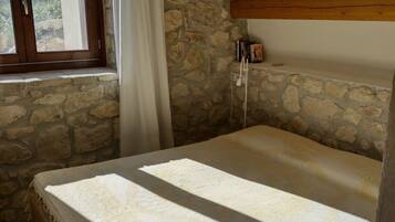 1 Schlafzimmer, Schreibtisch, Bügeleisen/Bügelbrett, Reisekinderbett