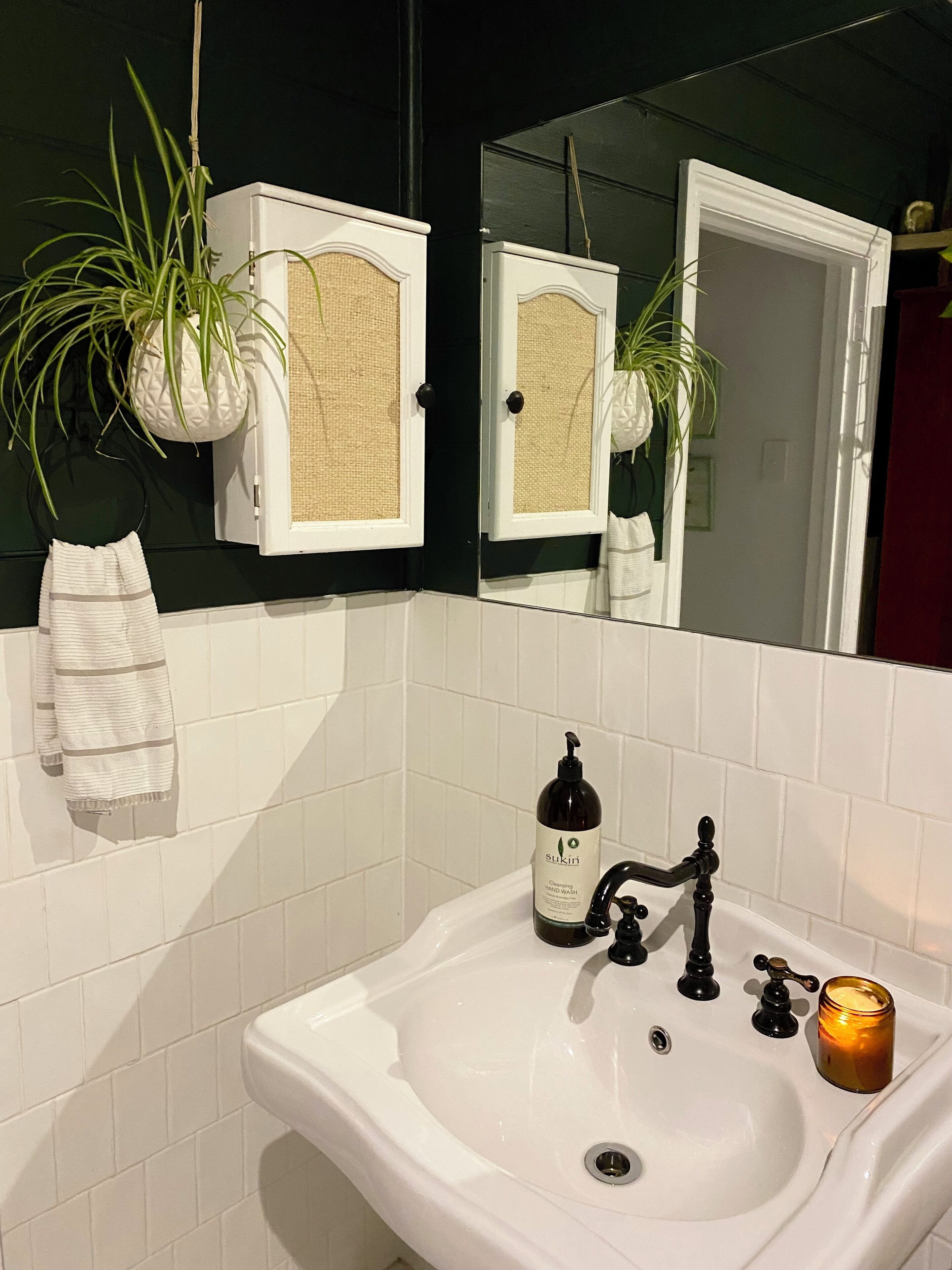 Secador de pelo, toallas, jabón, shampoo