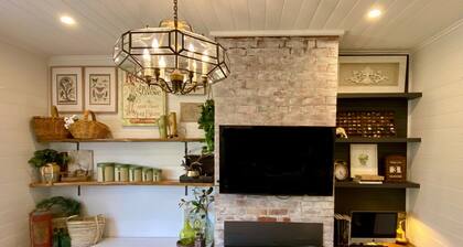 Korumburra Farmhouse - gateway to Wilsonâs Prom and Inverloch. Pet friendly!