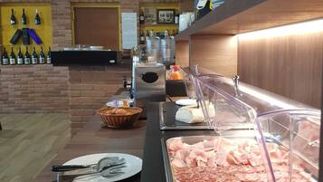 TĂ€gliches inbegriffenes FrĂŒhstĂŒcksbuffet