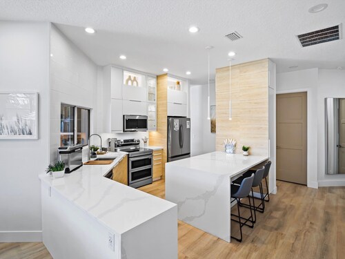 Luxury 5-Bedroom Retreat with Pool