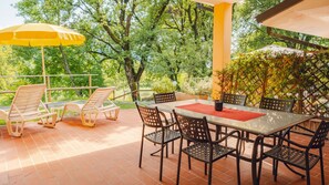 Familienapartment, eigenes Bad, Blick auf die Anlage (vacanze lago di garda) | Terrasse/Patio