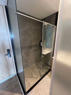 Hårtørrer, håndklæder, Toiletpapir