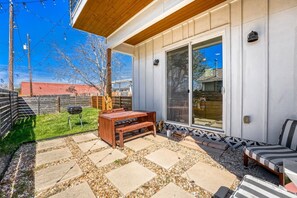 Unclassified image, 3 of 40, button