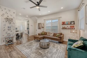 Unclassified image, 2 of 40, button