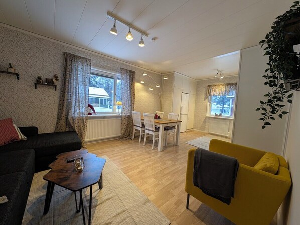 Smart TV - Nice renovated cottage only 120 meters from the Vindel River in Lapland. (Västerbottens län)