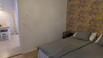 1 chambre, lit parapluie, Wi-Fi gratuit, draps fournis