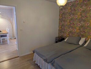 1 bedroom, travel cot, free WiFi, bed sheets