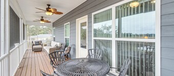 Dock & Fire Pit: Waterfront Midway Retreat!