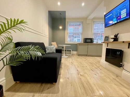 High Town Apartments | Just steps from Luton train station