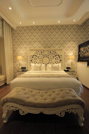 Habitación Deluxe | Ropa de cama de alta calidad, muebles diferentes y escritorio