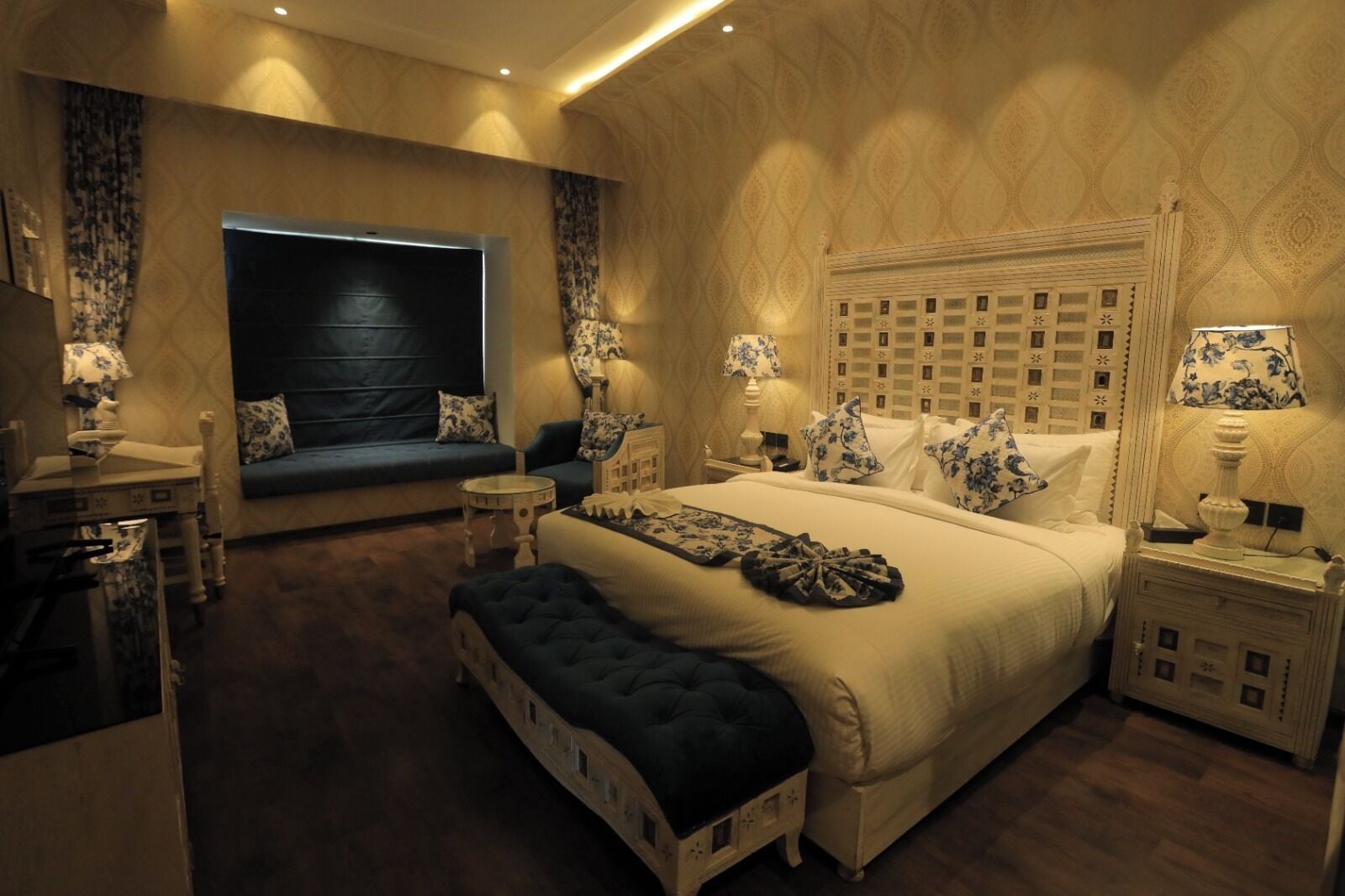 Kamer, 1 tweepersoonsbed | Luxe beddengoed, individueel gemeubileerd, een bureau