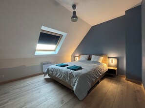 4 bedrooms, iron/ironing board, travel cot, WiFi - Home. Pointe des Espagnols. (Roscanvel)